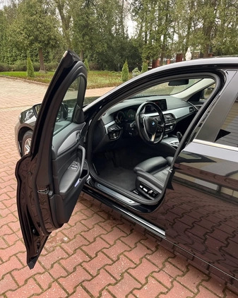 BMW Seria 5 cena 158000 przebieg: 105000, rok produkcji 2017 z Karczew małe 121